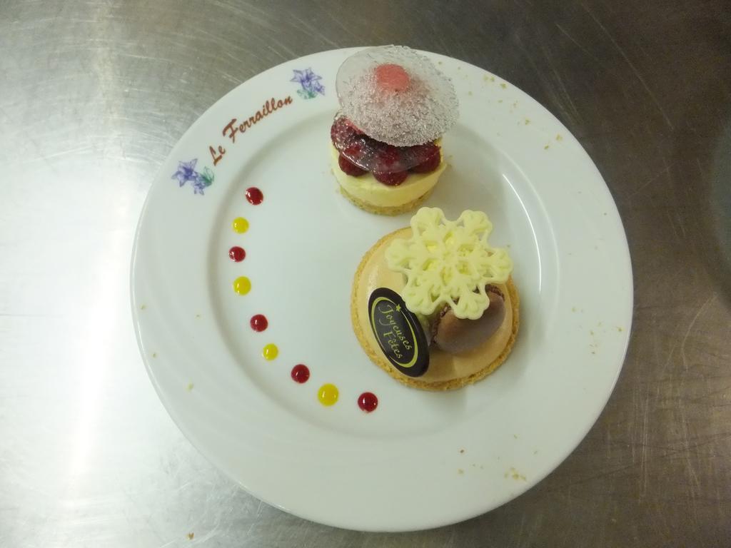 Hotel Le Ferraillon อาบงดองซ์ ภายนอก รูปภาพ