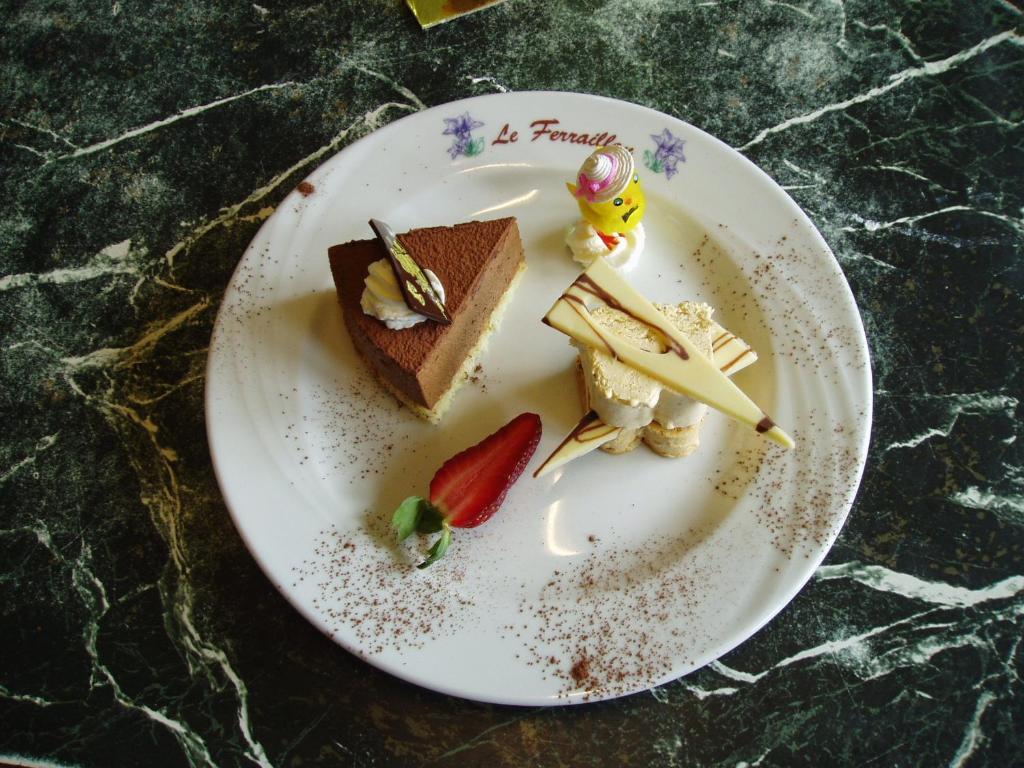 Hotel Le Ferraillon อาบงดองซ์ ภายนอก รูปภาพ